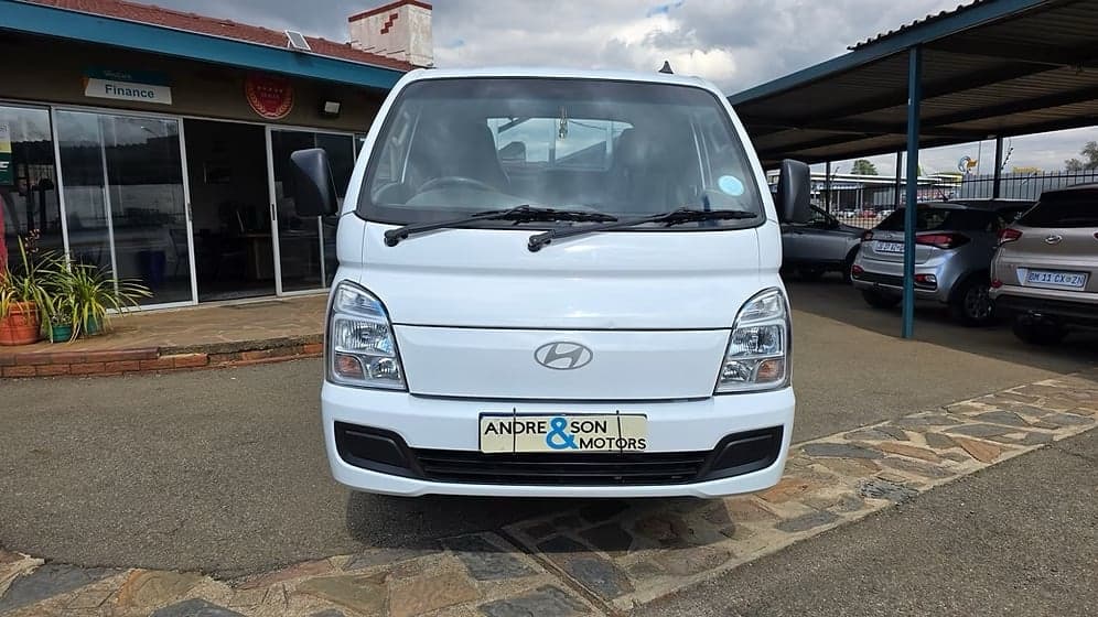 2025 Hyundai H-100 2.6 Deck A/C photo 2